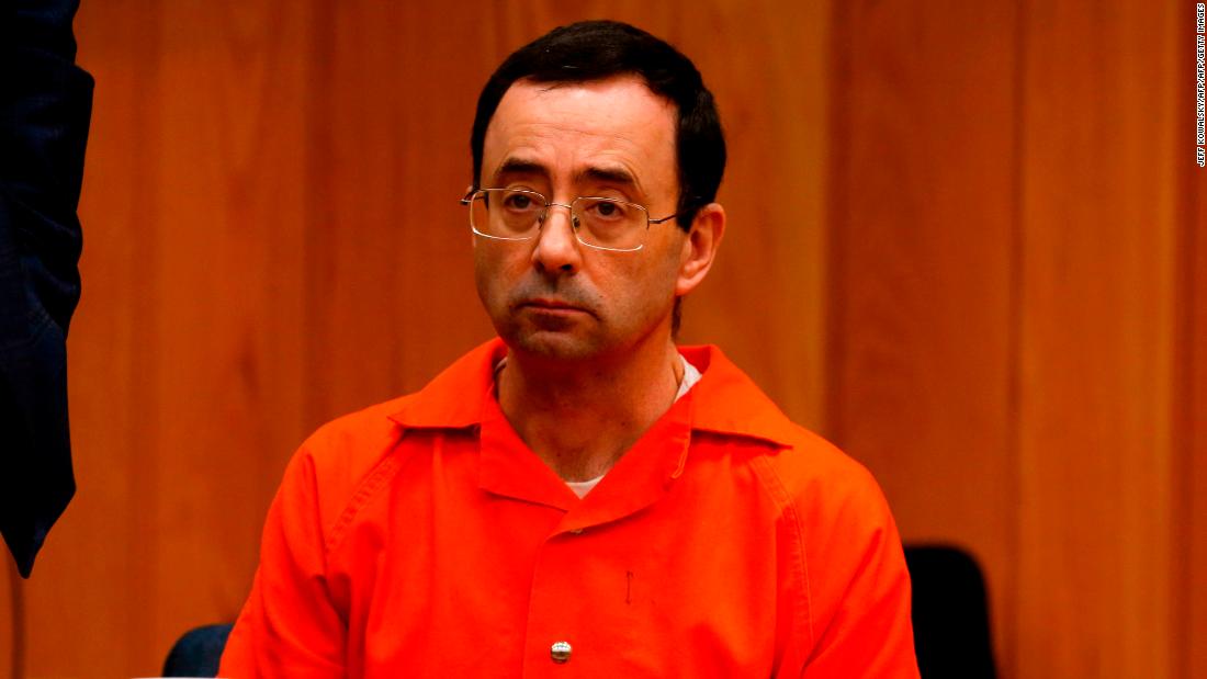 Father lunges at Larry Nassar in court before being restrained – Trending Stuff