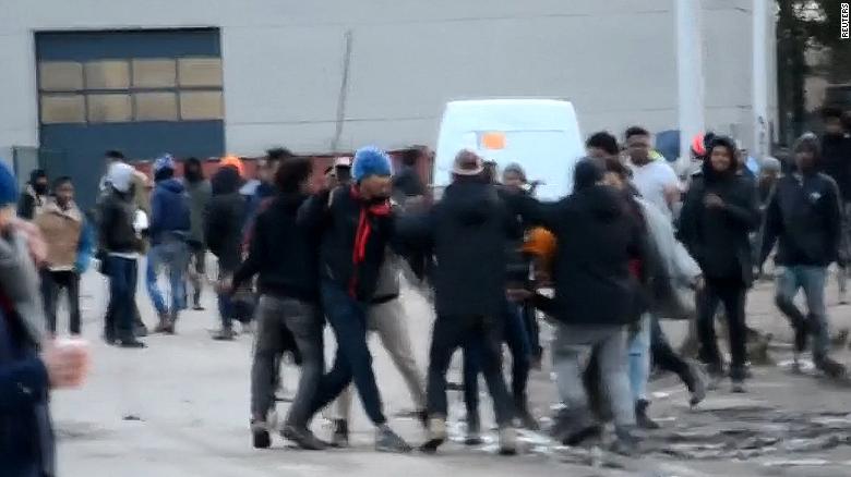 Violent clashes erupt in Calais