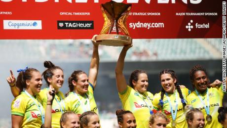 SYDNEY, AUSTRALIA - JANUARY 28:  Australia celebrate victory after defeating New Zealand in the Women&#39;s Final match during day three of the 2018 Sydney Sevens at Allianz Stadium on January 28, 2018 in Sydney, Australia.  (Photo by Matt King/Getty Images)