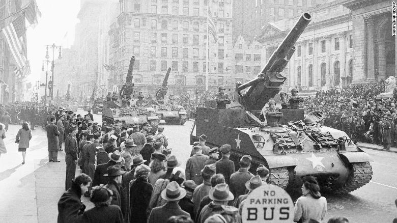 180207010106-military-parades-us-new-york-1946-exlarge-169.jpg