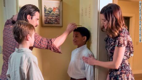 Parker Bates as Kevin, Milo Ventimiglia as Jack, Lonnie Chavis as Randall, Mandy Moore as Rebecca in 'This Is Us'