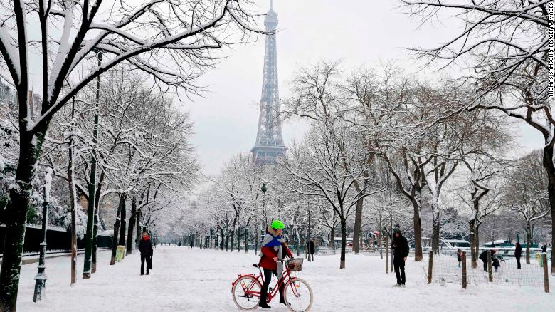 how cold is paris in the winter