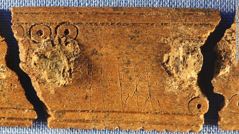 180207115521-vikings-ribe-comb-inscription-exlarge-169.jpg