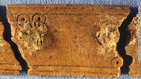 The comb&#39;s runic inscription