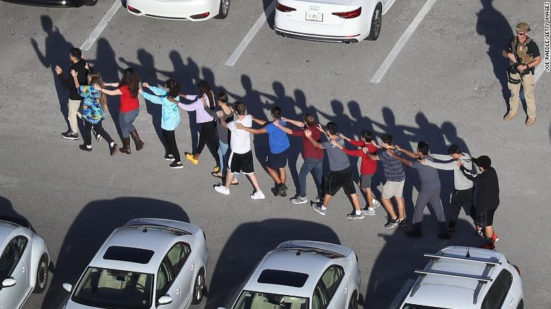 911 call: Cops warned Florida shooter had guns