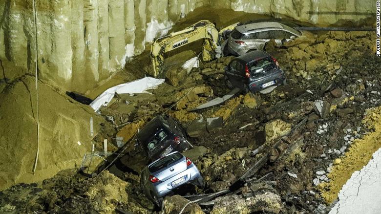 Huge Rome Sinkhole Prompts Evacuations Cnn