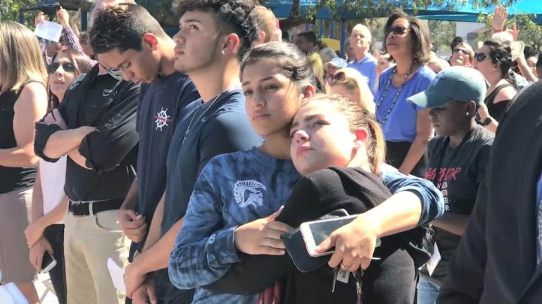 Parkland, una comunidad unida tras el tiroteo en una escuela secundaria ...