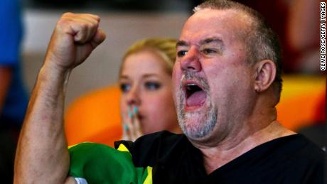 Le Clos' father cheers on his son during the 2014 Commonwealth Games