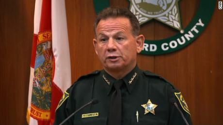 Sheriff says he got 23 calls about shooter&#39;s family, but records show more