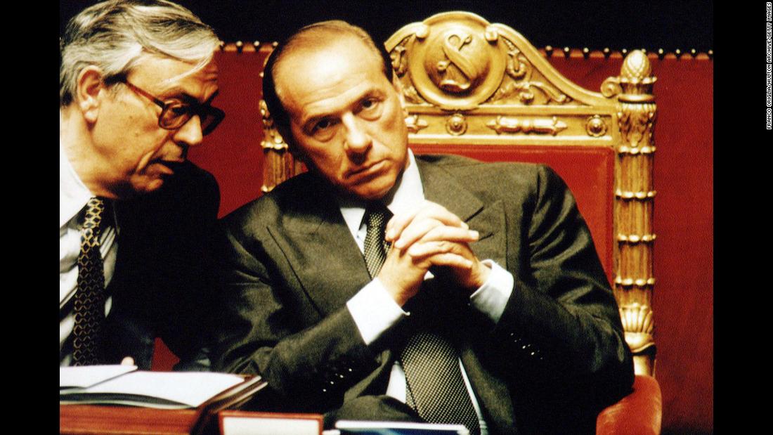 Berlusconi chats with lawmaker Cesare Previti at the Italian Senate during a vote of confidence for Berlusconi&#39;s government on May 17, 1994.