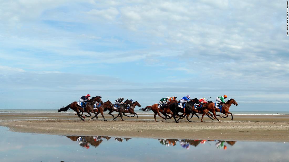 Laytown Races is the only official beach race in Europe. Situated on the Irish coast, the 150-year-old tradition attracts more than 5000 regular visitors every year. Horses race along the sands on a makeshift course. 