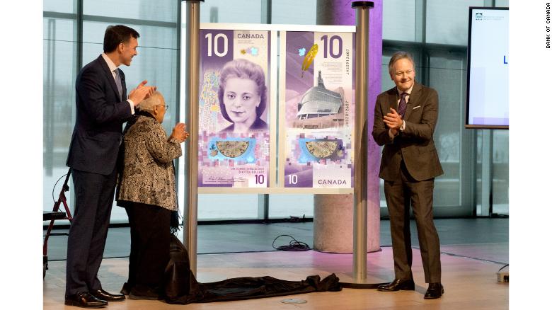 Canadian Finance Minister Bill Morneau, Desmond&#39;s sister Wanda Robson and Bank of Canada governor Stephen Poloz, right, helped unveil the design for the new bank note.