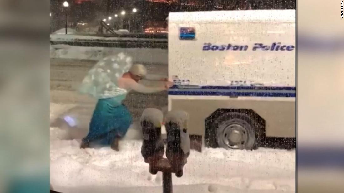 See Elsa Rescue Snowed In Police Wagon Cnn Video 