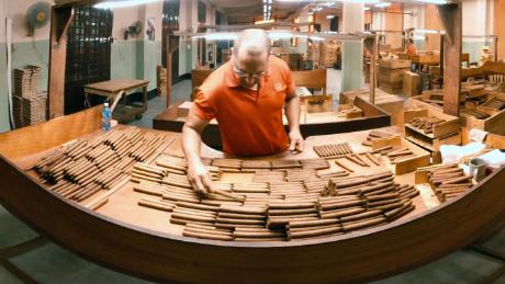 Inside a Cuban cigar factory