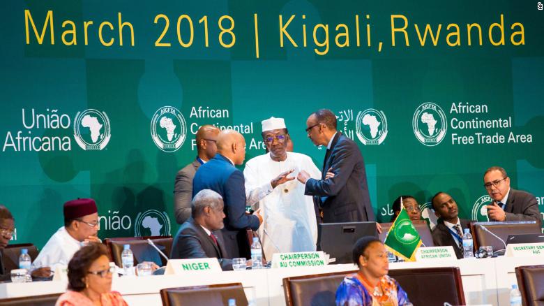 President Paul Kagame consults with Chadian President Idriss Deby.