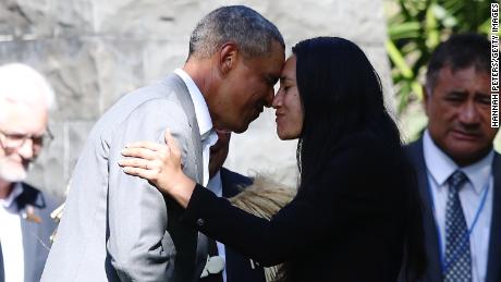 Barack Obama gets a traditional nose-rubbing welcome in New ...