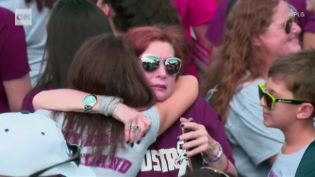 march for our lives hugs ORIG JND _00001515