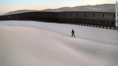 Trump orders National Guard troops to the US-Mexico border