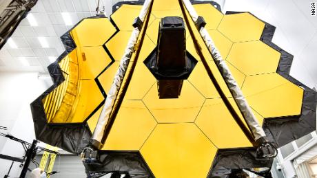 James Webb Space Telescope tests its giant mirror before launch in 2021