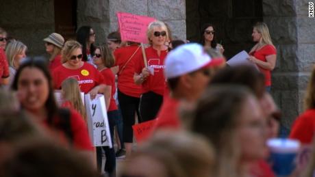 Arizona teachers vote for statewide walkout 