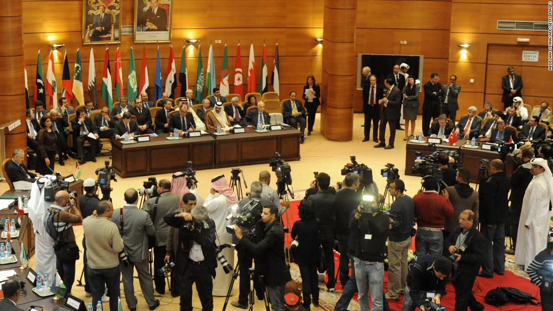 Delegates from Arab League member states and Turkey discuss a response to the government&#39;s crackdown in Syria on November 16, 2011.