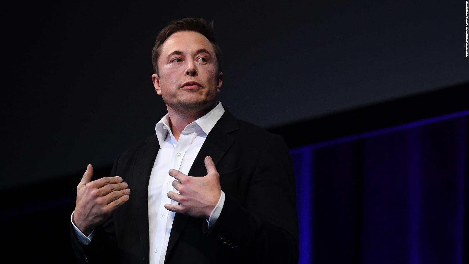 Elon Musk continúa postergando el lanzamiento de sus productos - CNN Video