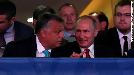 Орбан седи поред Путина током Светског првенства у џудоу у Будимпешти 28. августа 2017.