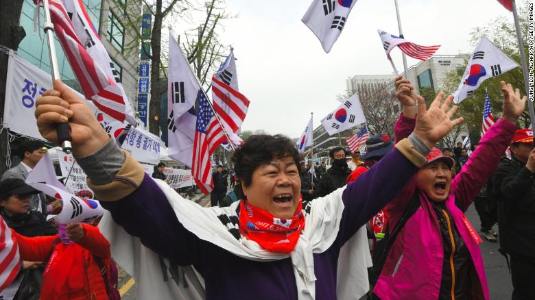 Supporters of South Korea&#39;s former president Park Geun-hye gather during a rally demanding her release outside the Seoul Central District Court in Seoul on April 6, 2018.