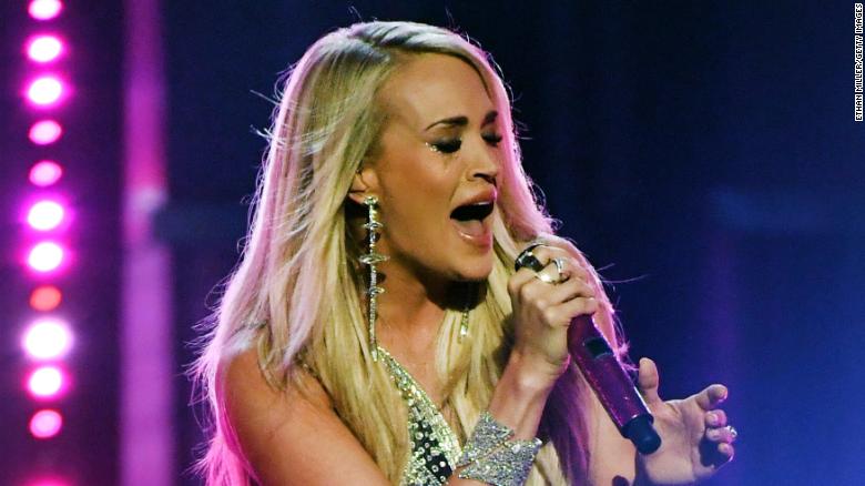 Carrie Underwood Gives Her First Post-Injury Performance 