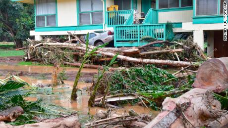 Hawaii rescuers airlift residents after floods, landslides on Kauai