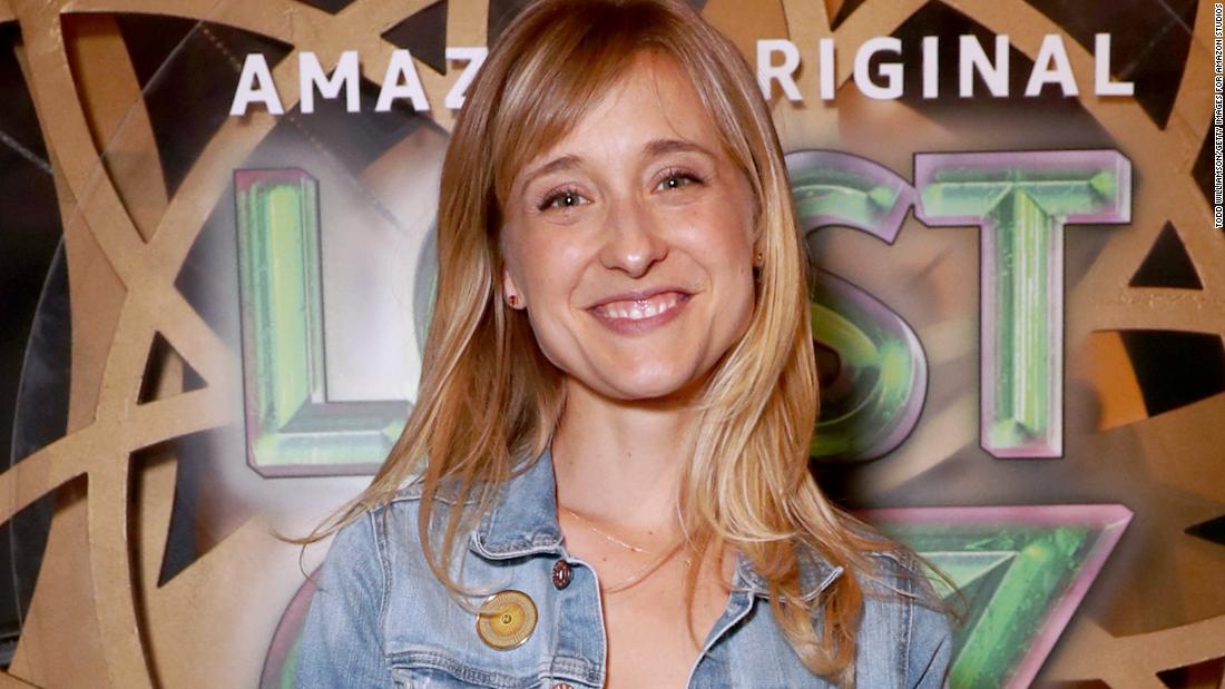 Smallville Actress Allison Mack Arrested On Sex Trafficking Charges Cnn