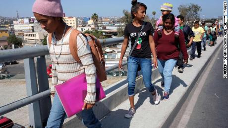 Ya lleg a Tijuana la caravana de inmigrantes al menos 300 pedir an asilo en EE.UU