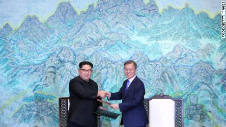 North Korean leader Kim Jong Un (left) and South Korean President Moon Jae-in (right) pose for photographs after signing the Panmunjom Declaration.