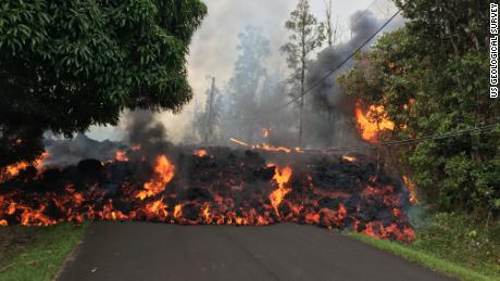 Hawaii's tourism industry gets walloped by volcano 