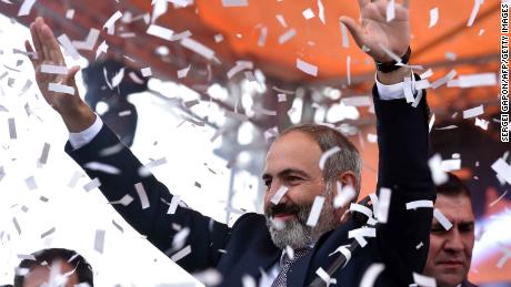 Armenian opposition leader Nikol Pashinyan gestures to supporters after being elected as prime minister in Yerevan&#39;s Republic Square on May 8, 2018. (Photo by Sergei GAPON / AFP)        (Photo credit should read SERGEI GAPON/AFP/Getty Images)