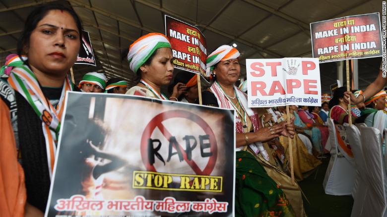 180508175304-violaciones-sexuales-india-protestas-familias-victimas-leyes-cultura-machista-pkg-anna-coren-00000809-exlarge-169.jpg