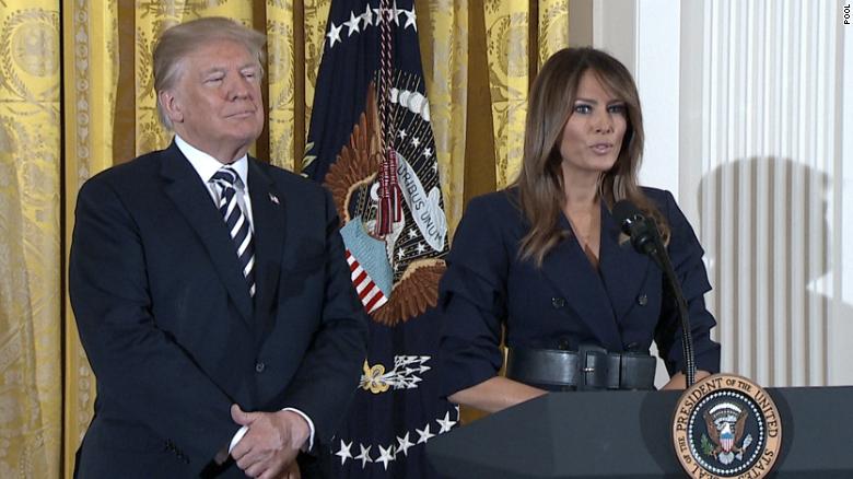 Trump honors military spouses, mothers 