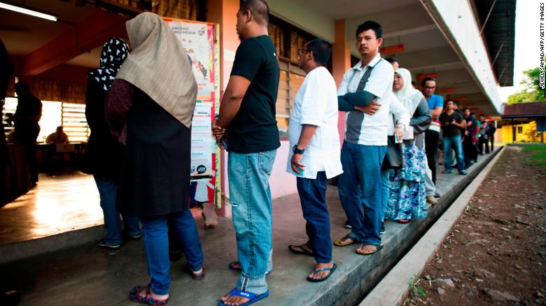 Voters cast their ballots at a polling station during Malaysia&#39;s 14th general election on Wednesday. The country&#39;s Prime Minister Najib Razak suffered a stunning defeat at the polls.