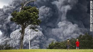 An ash plume fills the sky last week at Hawai'i Volcanoes National Park.