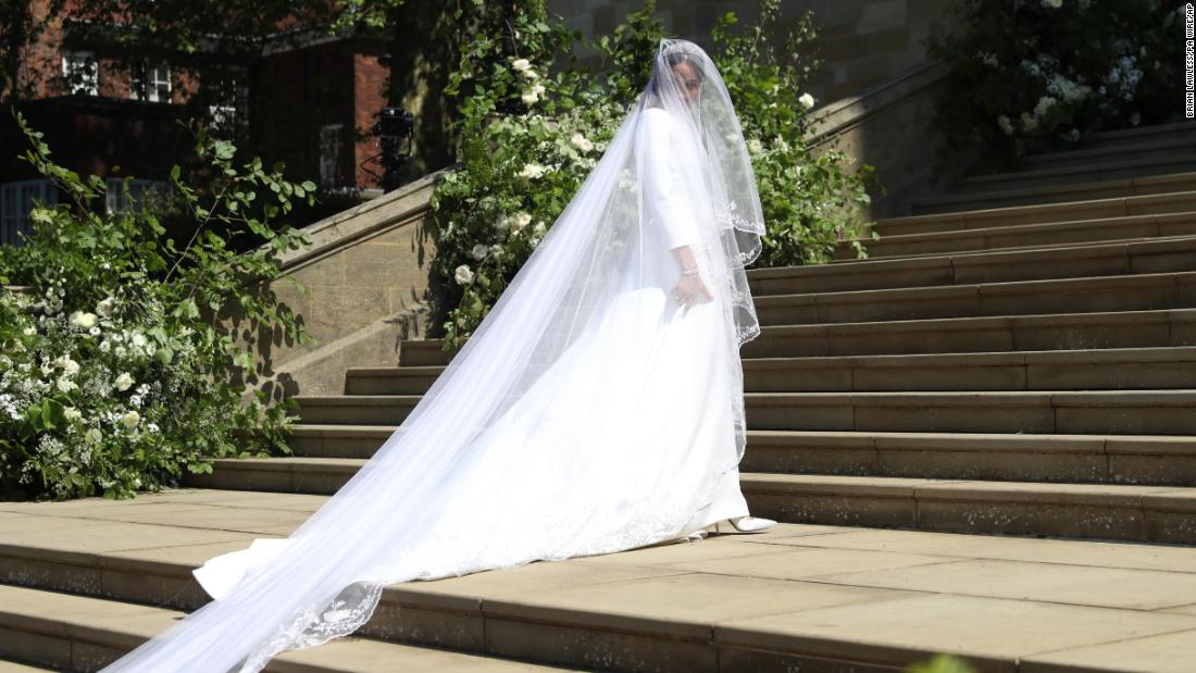 markle wedding dress