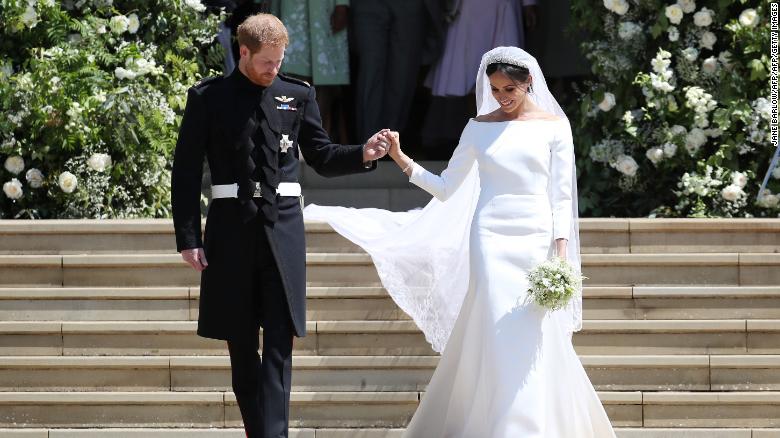 Britain&#39;s Prince Harry, Duke of Sussex and his wife Meghan, Duchess of Sussex emerge from the West Door of St George&#39;s Chapel, Windsor Castle, in Windsor, on May 19, 2018 after their wedding ceremony. (Photo by Jane Barlow / POOL / AFP)        (Photo credit should read JANE BARLOW/AFP/Getty Images)