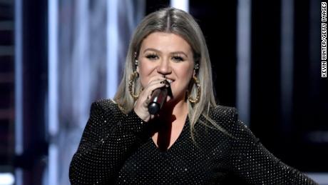 LAS VEGAS, NV - MAY 20:  Host Kelly Clarkson speaks onstage during the 2018 Billboard Music Awards at MGM Grand Garden Arena on May 20, 2018 in Las Vegas, Nevada.  (Photo by Kevin Winter/Getty Images)