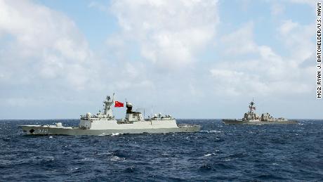 The People&#39;s Republic of China Chinese Navy frigate Hengshui and the guided-missile destroyer USS Stockdale transit in formation during RIMPAC 2016.