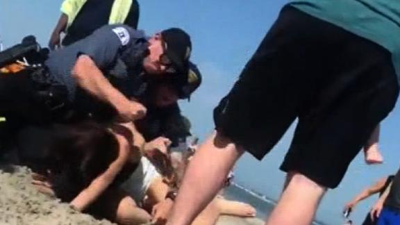 Police Officer Punches Woman In New Jersey Beach Arrest Cnn 