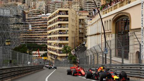 Ricciardo leads Vettel&#39;s Ferrari during the Monaco Formula One Grand Prix at Circuit de Monaco on May 27, 2018 in Monte-Carlo.