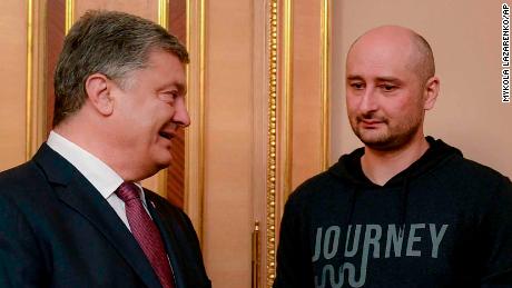 Ukrainian President Petro Poroshenko, left, Russian journalist Arkady Babchenko, center, and Vasily Gritsak, head of the Ukrainian Security Service speak during their meeting in Kiev, Ukraine, Wednesday, May 30, 2018. Babchenko, who was reported shot dead in the Ukrainian capital on Tuesday, showed up at a news conference on Wednesday, saying that the security services faked his death in order to thwart a plot on his life. (Mykola Lazarenko/Presidential Press Service Pool Photo via AP)