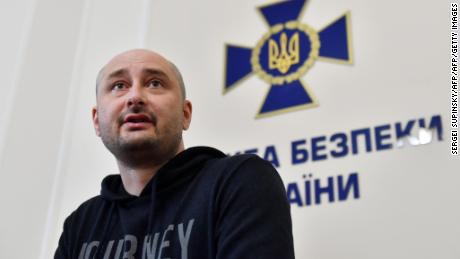 periodista ruso finge muerte complot matarlo rec cnnee_00000005