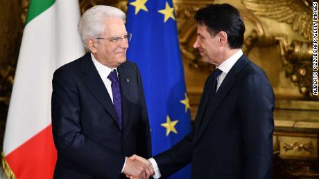 Italys Prime Minister Giuseppe Conte (R) shakes hands with Italy&#39;s President Sergio Mattarella during the swearing in ceremony of the new government led by the newly-appointed PM at Quirinale Palace in Rome on June 1, 2018. - Italian cabinet members of the new government led by newly appointed Prime Minister are to be sworn in later in the day, after a last-ditch coalition deal was hammered out to end months of political deadlock, narrowly avoiding snap elections in the eurozone&#39;s third largest economy. (Photo by Alberto PIZZOLI / AFP)        (Photo credit should read ALBERTO PIZZOLI/AFP/Getty Images)