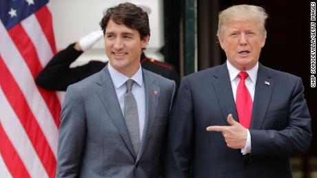 Canadian Prime Minister Justin Trudeau (L) and U.S. President Donald Trump pose for photographs at the White House October 11, 2017 in Washington, DC. The United States, Canada and Mexico are currently engaged in renegotiating the 25-year-old North American Free Trade Agreement.  (Chip Somodevilla/Getty Images)