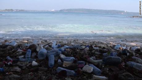 8 million tons of trash goes into ocean a year